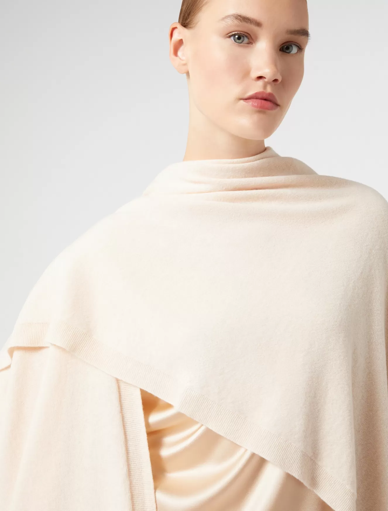 Accessoires<Marina Rinaldi Cape aus Woll-Streichgarn PUDER